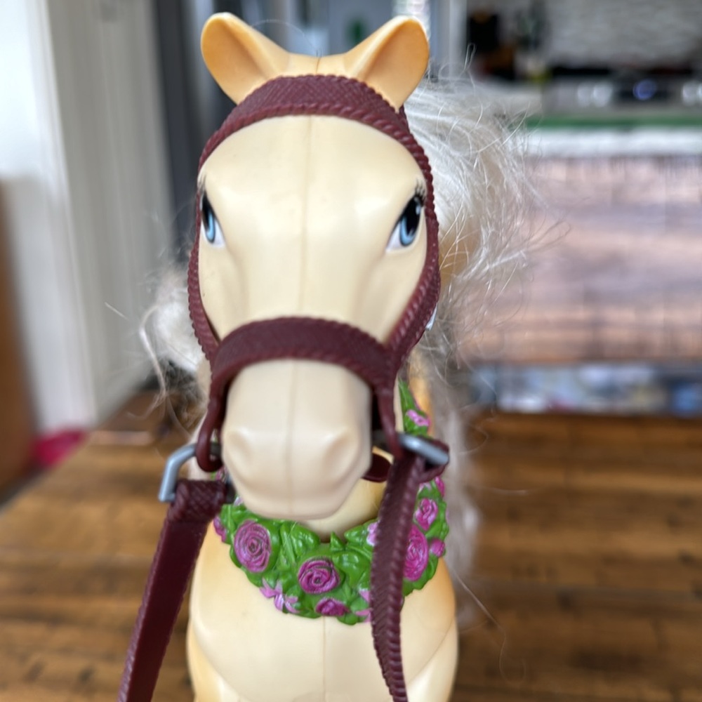 Vintage Barbie Horse with Mane & Tail and Floral Garland , Saddle, and R… - Picture 16 of 16